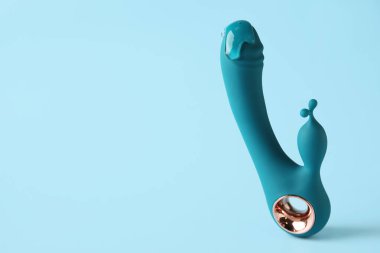 Renk arkaplanında samimi kayganlaştırıcıya sahip vibratör