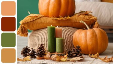 Balkabakları, puf, yastık, yanan mumlar, koniler ve sonbahar yaprakları oturma odasında. Farklı renk desenleri