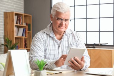 Komuta sizde evde tablet bilgisayar kullanma