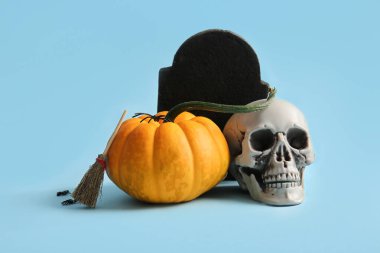 Renkli balkabağı arkaplanlı Cadılar Bayramı kompozisyonu