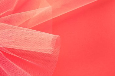 Mercan zemin üzerinde katlanmış peçe.