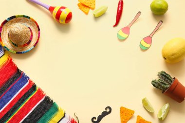 Renkli arka planda Meksika sembolleri, nachos ve narenciye meyvelerinden yapılmış çerçeve. El Dia de Muertos