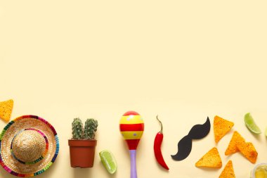 Meksika sembollü kompozisyon ve renk arkaplanlı nachos. El Dia de Muertos