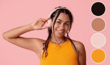 Harika bir Afro-Amerikalı kadın pembe arka planda müzik dinliyor. Farklı renk desenleri