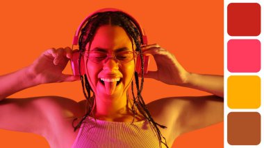 Duygusal Afro-Amerikan kadın turuncu arka planda müzik dinliyor. Farklı renk desenleri