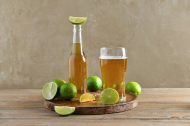 Masada limon ve bir şişe soğuk bira.