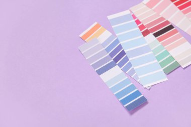 Leylak arkaplanda birçok renk paleti