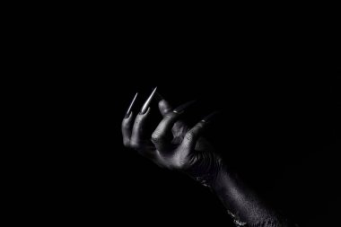 Karanlık arka planda cadının kara eli. Cadılar Bayramı