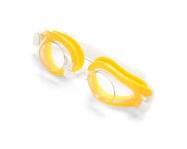 Beyaz arkaplanda yeni yüzme gözlükleri