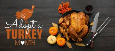 Karanlık ahşap arka planda Şükran Günü için masa hazırlıyorum. Türkiye 'yi Evlat Edinme Ayının Sancağı