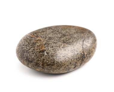 beyaz zemin üzerine çakıl taşı