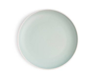 Beyaz zemin üzerinde yuvarlak seramik plaka