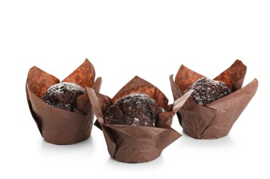 beyaz zemin üzerine tatlı çikolata muffins