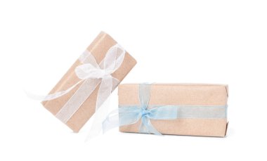 Beyaz arka planda güzel hediye kutuları. Uluslararası Kadınlar Günü