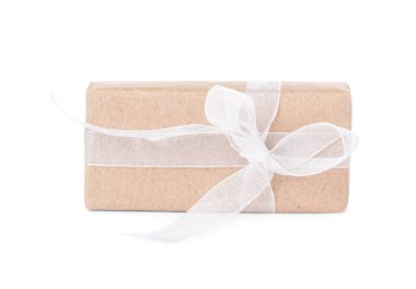 Beyaz arka planda hediye kutusu. Uluslararası Kadınlar Günü