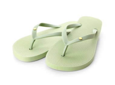 Beyaz arka planda yeşil kadın terlikleri