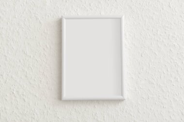 Işık duvarındaki boş fotoğraf çerçevesi