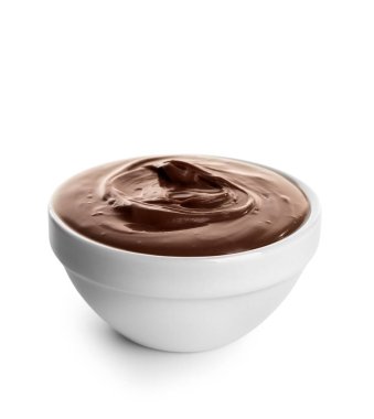 Beyaz arka planda lezzetli erimiş çikolatalı kase