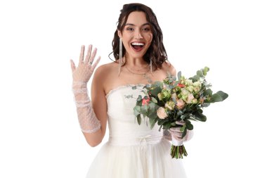 Beyaz arka planda düğün buketi olan güzel gelin.