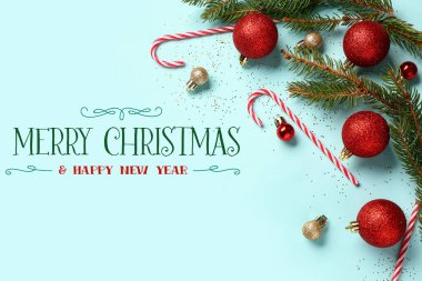 Noel ve Yeni Yıl için içinde köknar dalları, balolar ve şeker kamışları olan tebrik kartı.