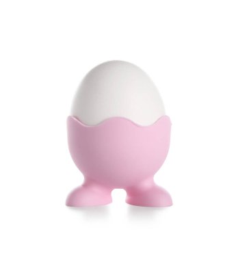 Beyaz arkaplanda izole edilmiş tavuk yumurtası.