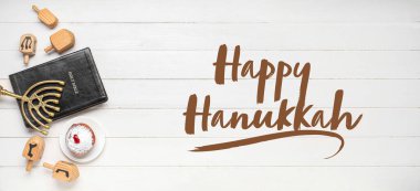 Hannuka bayrağını Tevrat, menorah, donut ve dreidels ile selamlıyorum. 