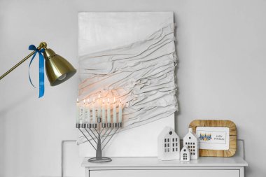 Mum tutacaklı Menorah, Hannukah için resim ve tebrik kartı.