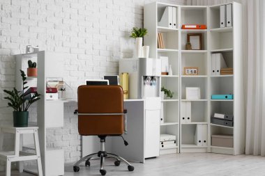 İş yeri, raf ünitesi ve su soğutuculu ofis içi