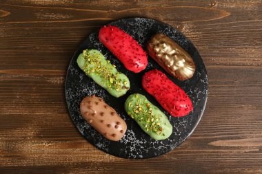 Ahşap arka planda tatlı ekinler