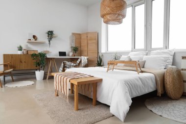 Çalışma odalı, aydınlık yatak odasının modern iç mekanı