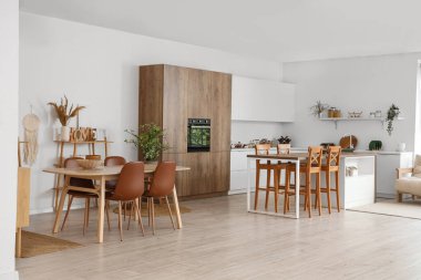 Işıl ışıl modern mutfak.