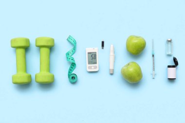 Mavi arka planda neşter, insülin, elma ve spor aletleri olan glukometre. Diyabet kavramı