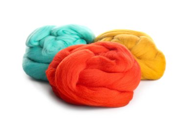 Beyaz arkaplanda hissetme için yün seti