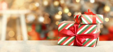 Noel hediyeleri oturma odasında. Tasarım için pankart 