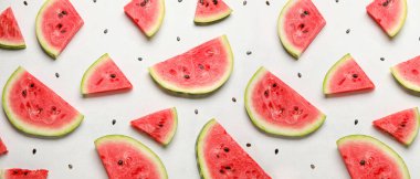 Arka planda bir sürü taze karpuz var. Tasarım için desen 