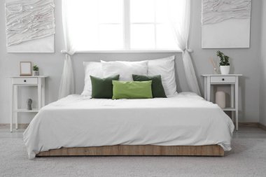 Modern, şık, rahat bir yatak odası.