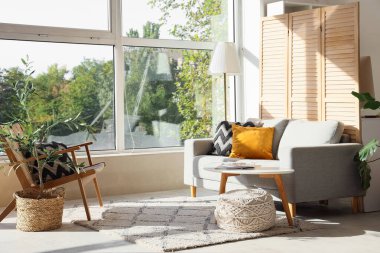 Kanepe, işyeri ve katlama ekranlı ofis içi