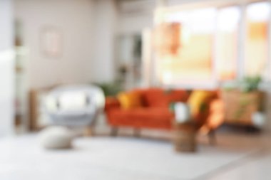 Kırmızı kanepesi, koltuğu ve penceresi olan bulanık oturma odası manzarası