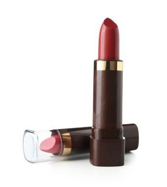 Beyaz arkaplanda güzel renk rujları