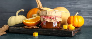 Tatlı kabak reçeli ve portakallı kompozisyon.