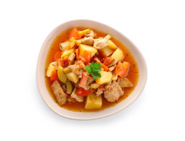 Lezzetli biftek güveci ve beyaz arka planda maydanoz.