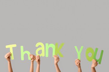 Gri arkaplandaki kağıttan yapıldığınız için teşekkür ederim.