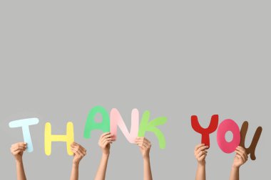 Gri arkaplandaki kağıttan yapıldığınız için teşekkür ederim.