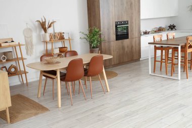 Işıl ışıl modern mutfak.