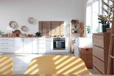 Işıl ışıl modern mutfak.