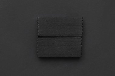 Karanlık arka planda kara bloklar. Kural kavramı