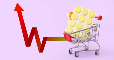 Farklı ilaçlara sahip alışveriş arabası ve leylak arka planda ok. Artan fiyat kavramı