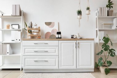 Ofisteki modern mutfağın içi.