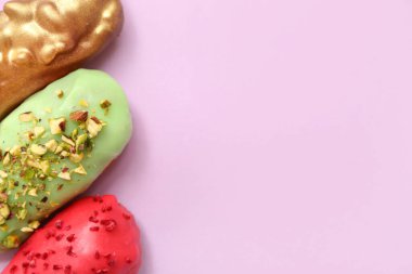 Pembe arka planda tatlı jöleli eklerName