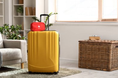 Odadaki ilk yardım çantasının olduğu çanta.